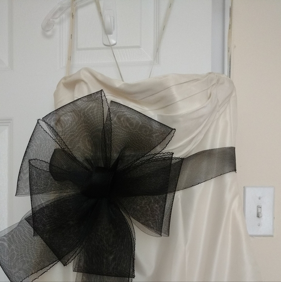 Vera Wang White collection wedding dress size 16 - Picture 4 of 5